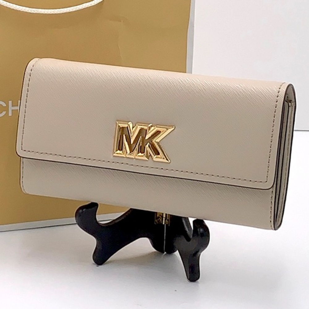 Brand New with Tag
Michael Kors Large Mimi Bifold Wallet
Color: Light Sand